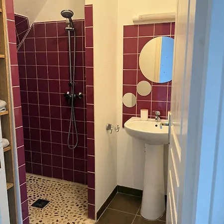 Holiday home Fleur Des Pommiers, Pres Des Plages Du Debarquement *