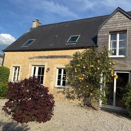 Fleur Des Pommiers, Pres Des Plages Du Debarquement Holiday home *